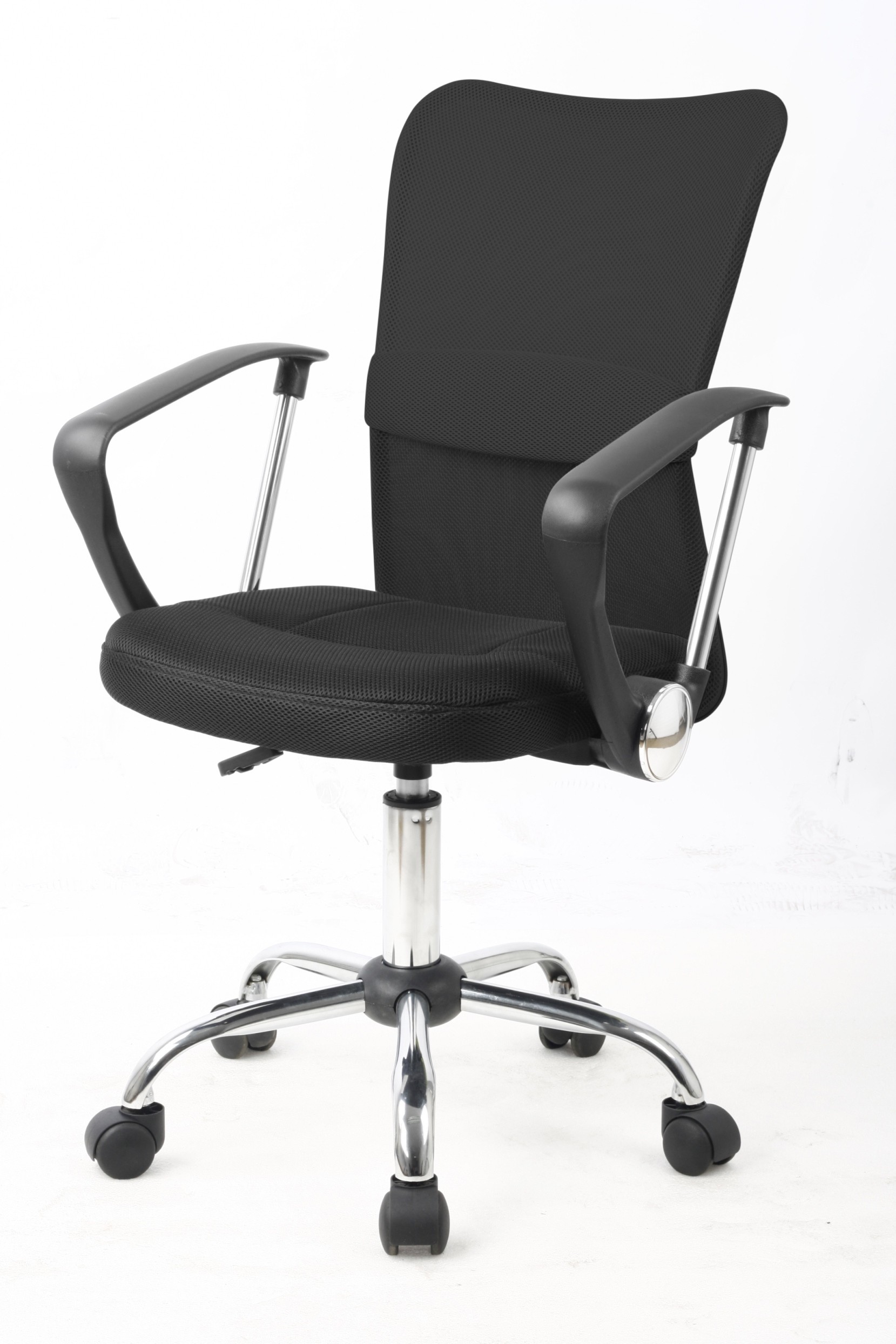 Офисное кресло кожа или ткань